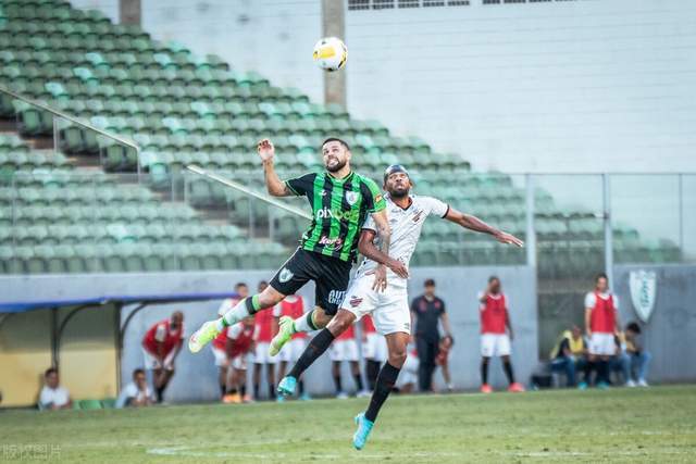穆尼奥斯加盟利物浦，助力伊劳拉重塑球队战术理念